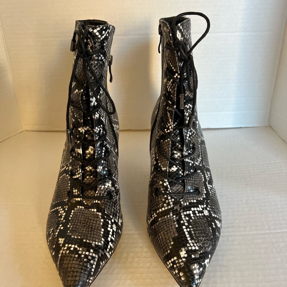 NEW POINTED TOE KITTEN HEEL SNAKE SKIN PRINT BOOTS WOMEN’S SIZE 9 BLK
